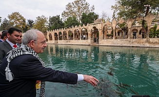 Kılıçdaroğlu, Şanlıurfa'da Balıklıgöl'ü Ziyaret Etti, Hz. İbrahim Makamı'nda Dua Okudu