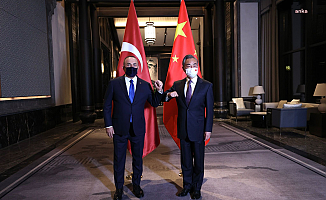Bakan Çavuşoğlu Çin Dışişleri Bakanı'yla görüştü