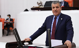 Ayhan Barut, Sarıçamlılar için iktidarı göreve çağırdı: "Evlerin çatısı akıyor, okul ve sağlık ocağı bile yok"