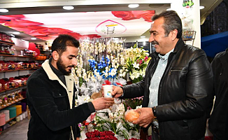Soner Çetin cami cemaatine çorba ikram etti