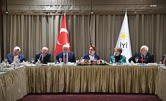 Meral Akşener, eski milletvekilleri ve bakanlarla iftarda bir araya geldi