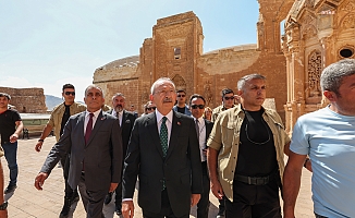 Kılıçdaroğlu, Ahmed-i Hani Türbesi’ni ve İshak Paşa Sarayı’nı ziyaret etti