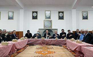 Erdoğan Ankara’da, Hüseyin Gazi Cemevi'nde muharrem ayı iftarına katıldı