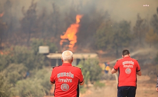 Mersin Büyükşehir İtfaiyesi, 19 araçla Gülnar yangınına müdahale ediyor