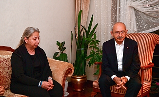 Kılıçdaroğlu, gazeteci Tülay Ünal Öçten’e taziye ziyaretinde bulundu