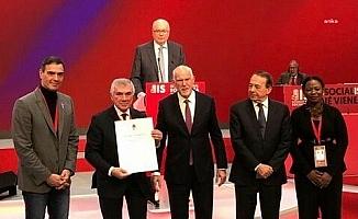 Ünal Çeviköz, Sosyalist Enternasyonal Kongresi'nde 36 başkan yardımcısından oluşan Prezidyum üyeliğine seçildi