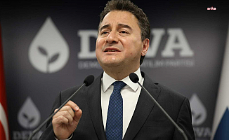 Babacan: Erdoğan, tek imzayla yönettiği ekonomiyi batırınca yine bizim dönemdeki başarılarla övünüyor