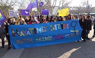 Kadınlar, “2023’te kadınların isyanı değiştirecek” diyerek İstanbul'da eylem yaptı: "Erkek adalet karşısında gerçek adalet sağlanana kadar meydanları terk etmiyoruz”