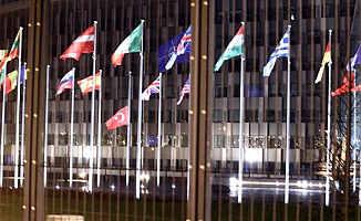 NATO Karargahı'nda Türk bayrağı yarıya indirildi