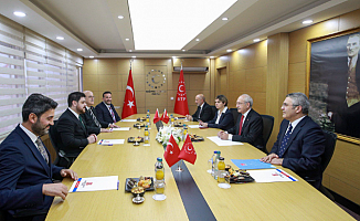 Kemal Kılıçdaroğlu, Bağımsız Türkiye Partisi'ni ziyaret etti: "Devlette liyakatten ekonomiye, üniversitelerden depreme kadar pek çok konu hakkında karşılıklı düşüncelerimizi ifade ettik"