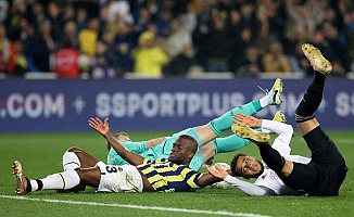 Beşiktaş Kadıköy’de Fenerbahçe’yi 10 kişiyle devirdi
