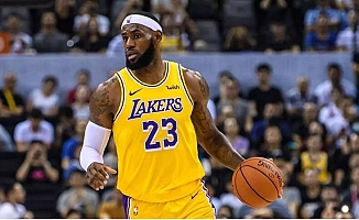 LeBron James mavi tik için Twitter'a rest çekti