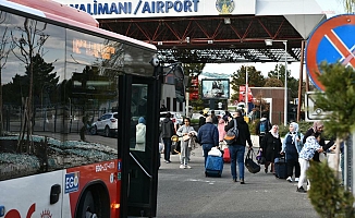 Özgür Özel'den Esenboğa Havalimanı'na ABB otobüslerinin alınmamasına tepki: "Ulaştırma Bakanı’nın bu tuhaf karardan geri dönmesini bekliyoruz”"