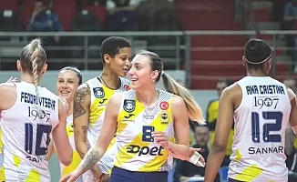 VakıfBank’ı altın sette geçen Fenerbahçe Opet, finale yükseldi