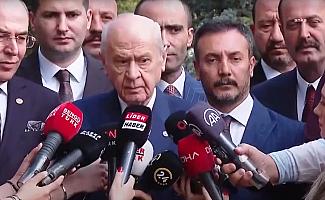 Bahçeli: "Siyasi istikrarın toplumsal dengesini kuracak yerel yönetimin de bu seçimlerde önem kazandığını herkes anlamalı ve görmelidir"