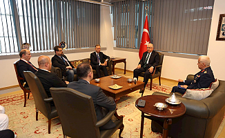 Yaşar Güler: İsveç’in de Üçlü Muhtıra’daki taahhütlerini yerine getirmesi hâlinde Finlandiya gibi NATO üyesi olabileceğini müttefiklerimize beyan ettik