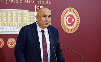 Engin Özkoç: “Recep Tayyip Erdoğan’ın aradığı şey nedir? Para. Peki bu parayı nasıl buluyor? Bu vatan topraklarını peşkeş çekerek”