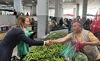 Aylin Nazlıaka: "Saray’da ejder meyvesi yiyenler, çocuğuna bir tane elma bile alamayan annelerin yaşadığı çaresizliği anlamıyor"