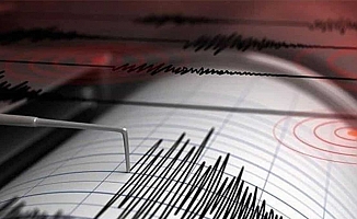 İzmir'de gece yarısı deprem