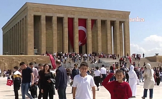 23 Nisan’da Anıtkabir’i 236 bin kişi ziyaret etti
