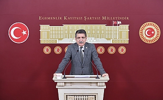 CHP’li Vekil Meclis Kürsüsünde Canan Dağdeviren’i Kutladı