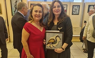Sanatçı Şükriye Işıkal'ın mozaik sergisi “Mavi Kelebek” Paris'te
