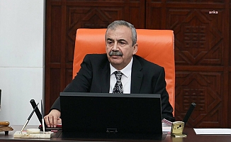 Sırrı Süreyya Önder'in yaklaşık yedi saat süren ameliyatı tamamlandı: Yoğun bakıma alınması bekleniyor