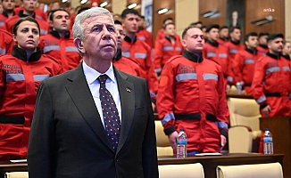 Ankara Büyükşehir Belediye Başkanı Yavaş, 300 yeni itfaiye personeli ile bir araya geldi