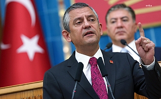 CHP'li belediyelere yeni operasyon... Özgür Özel, İstanbul’un tüm seçilmişlerini İstanbul İl Başkanlığı’nda toplantıya çağırdı