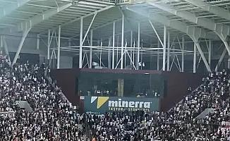 Olaylı geçen Elazığspor-Vanspor maçı tatil edildi… &nbsp;Vansporlu futbolcular ve hakemler zırhlı araçlarla stattan ayrıldı