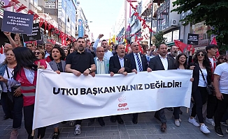 Avcılar'da yurttaşlar gözaltındaki başkanları için yürüdü