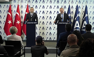 CHP Genel Başkanı Özgür Özel, Anahtar Parti'yi ziyaret etti: "AK Parti'nin ülkeyi yönetme kapasitesinin kalmadığını görüyoruz"