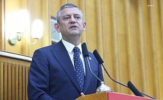 CHP Grup Toplantısı... Özgür Özel: "Atatürk'ün partisini ne kayyuma bırakırız ne yargı oyunlarıyla kimseye teslim ederiz"
