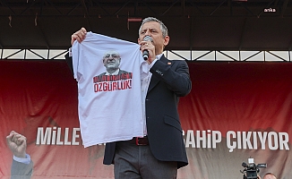 CHP'nin "Millet İradesine Sahip Çıkıyor" mitingi... Özgür Özel: "12 Eylül darbe anayasasını değiştirelim derken 19 Mart darbecileriyle birlikte bu millet anayasa yapmaz"