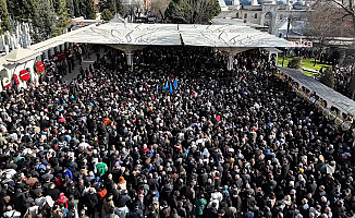 İlber Ortaylı, Fatih Camii Haziresi’ne defnedildi