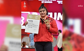 Milli halterci Tuana Süren, Avrupa gençler rekoru kırarak Avrupa üçüncüsü oldu