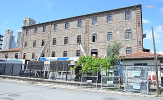 İzmir’de “Meslek Fabrikası” binasında tahliye başladı
