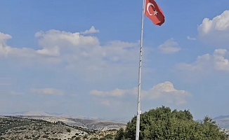 Burdur’da Türk Bayrağı’na tüfekle zarar verildiği iddiası