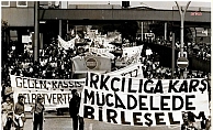 Göçmenlerin 1990’lardaki ırkçılığa karşı mücadelesi Kassel’de sergileniyor