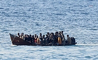 İtalya'nın Lampedusa adası açıklarında batan teknelerdeki en az 20 göçmen hayatını kaybetti