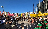 span style=color:#ff0000Sivas Katliamında yaşamını yitiren 33 kişi 33üncü yılda Kadıköyde anıldı: Katliamlarla hesaplaşılmadan demokrasi gelmez/span