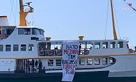 Vapurdan "NATO mezara, tam bağımsız Türkiye" pankartı açan 4 kişi İstanbul'da gözaltına alındı
