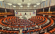 TBMM Genel Kurulu'nda üniversite ile ilişiği kesilenlere dönüş hakkı sağlayan "öğrenci affı" kanun teklifi kabul edildi