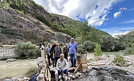 span style=color:#ff9900Tunceli#039;de köylülerin kendi imkanlarıyla yaptığı köprü selde yıkıldı: İnsanlar aya gidiyor, biz köyümüze gidemiyoruz”/span