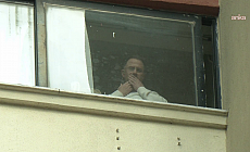 Murat Çalık yarın ameliyat olacak... Çalık hastane camından destekçilerine el salladı