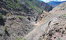Artvin’de dere yatağına maden atıkları dökülmesi tepkilere yol açtı