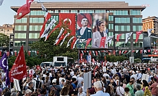 Üsküdar operasyonu protesto edildi... Dedetaş: Her bir vatandaş bir lider gibi sorumluluk alarak kendi özgür iradesine ve cumhuriyete sahip çıksın