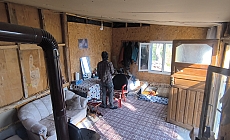 Depremde barakalarını, şiddetli yağışta konteynerlerini yitirdiler